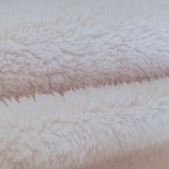 Daisy Fuentes cream size large hoodie - Picture 3 of 5